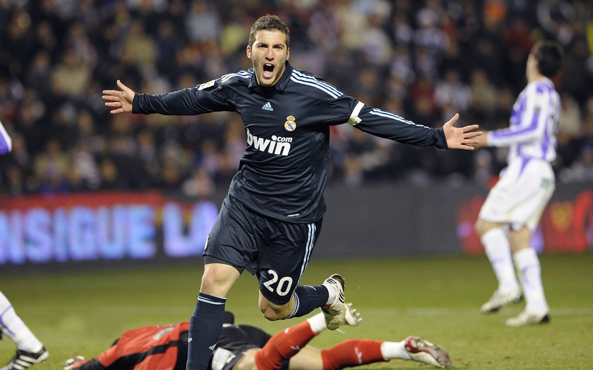 迈阿密GP精彩上演,维斯塔潘逆袭夺冠,迈阿密大师赛冠军